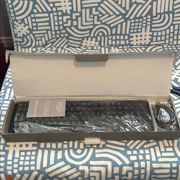 Wireless Keyboard and Mouse Set - Picture 4 of 4